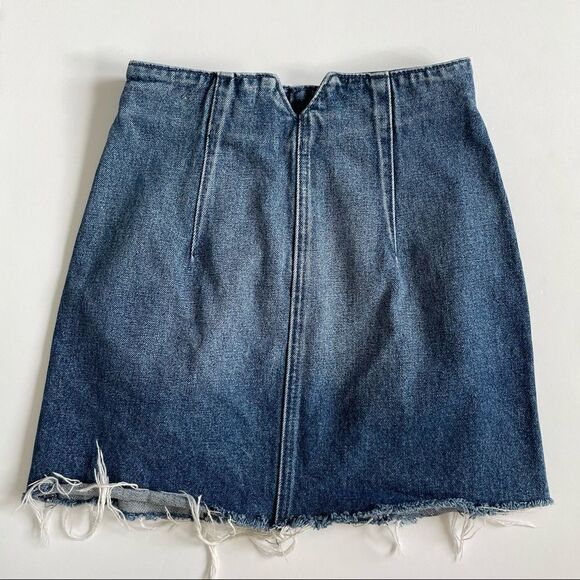 GRLFRND denim skirt ~ Button fly ~ size 24 ~ frayed hem - Picture 4 of 6